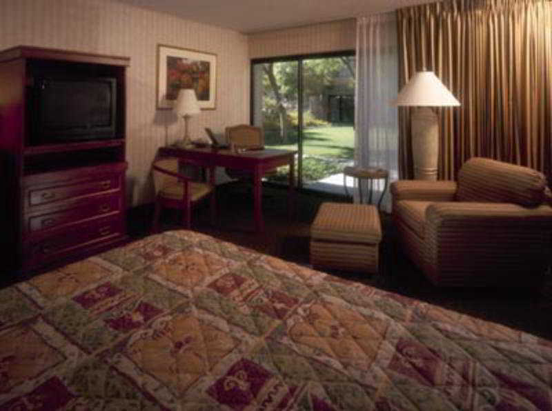Holiday Inn Midtown Феникс Экстерьер фото